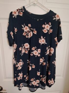 Women's Navy Floral Short Sleeve Stretchy Tunic Lularoe Size Large  Summer Top